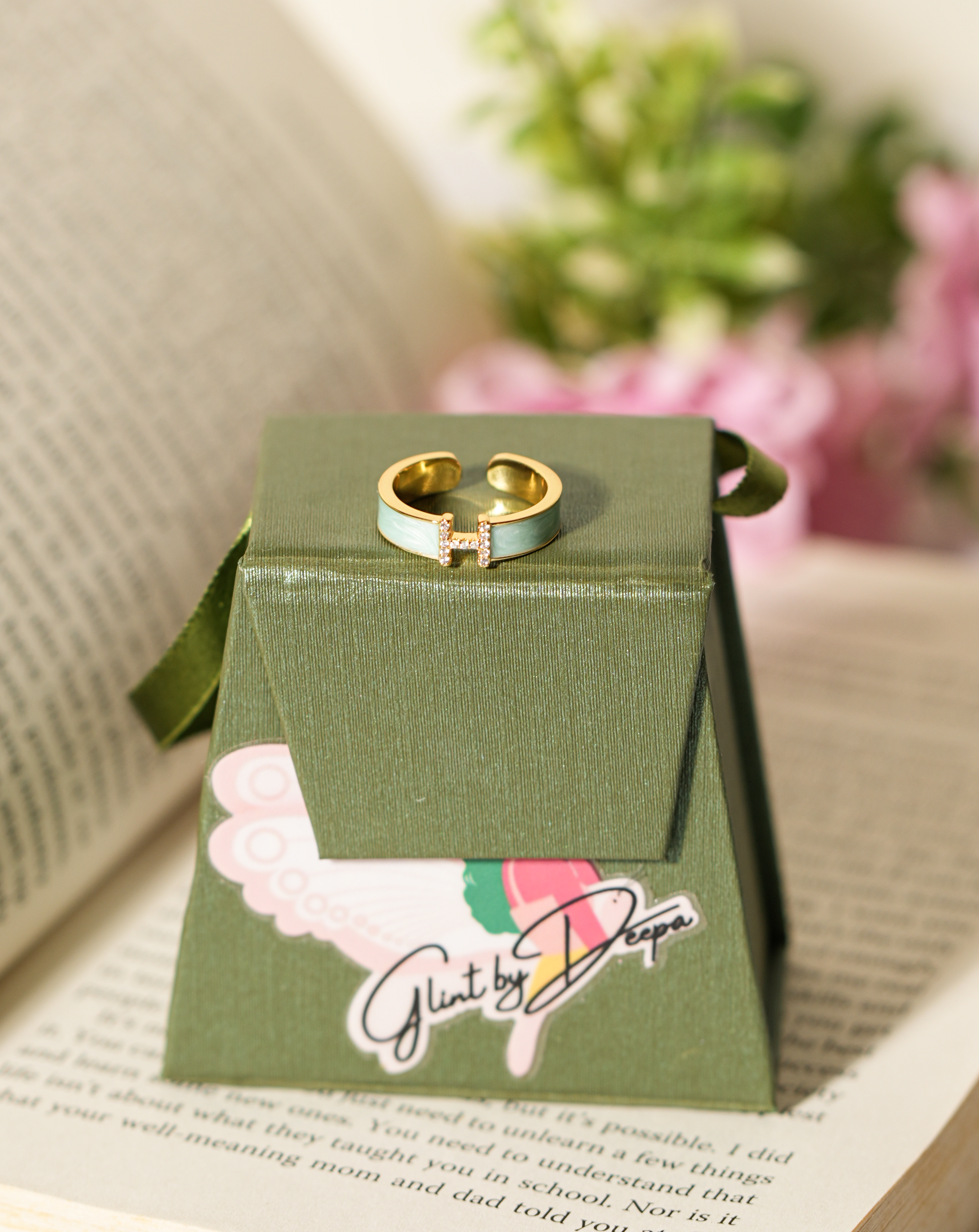 The Glint H Ring – Mint